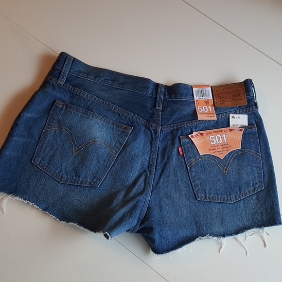 NWT Levis 501 Button Fly Denim Shorts Sz.32 - Picture 3 of 6